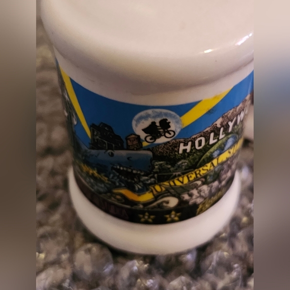 Vintage China Salt & Pepper Shakers - Picture 4 of 9